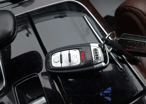 2017 Audi A8 L Sport z USA, uszkodzony, nr VIN WAU43AFD0HN008748